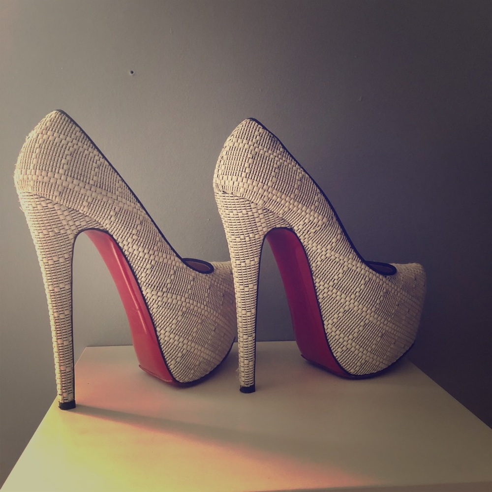 ♦️💯AUTHENTIC💯 Christian louboutins♦️
